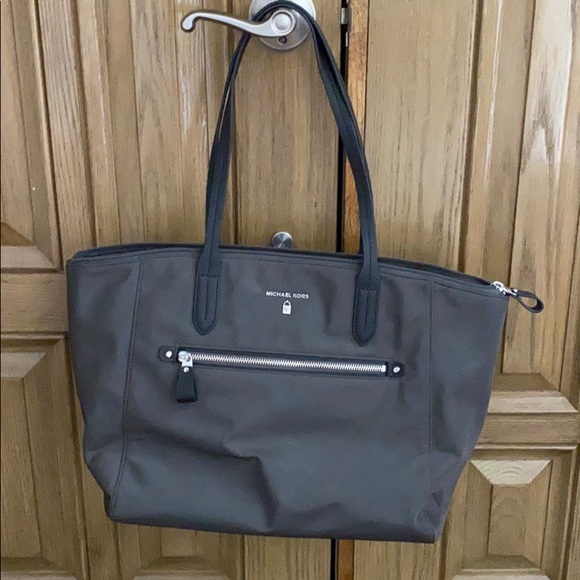 Michael Kors Handbags - Michael Kors Tote